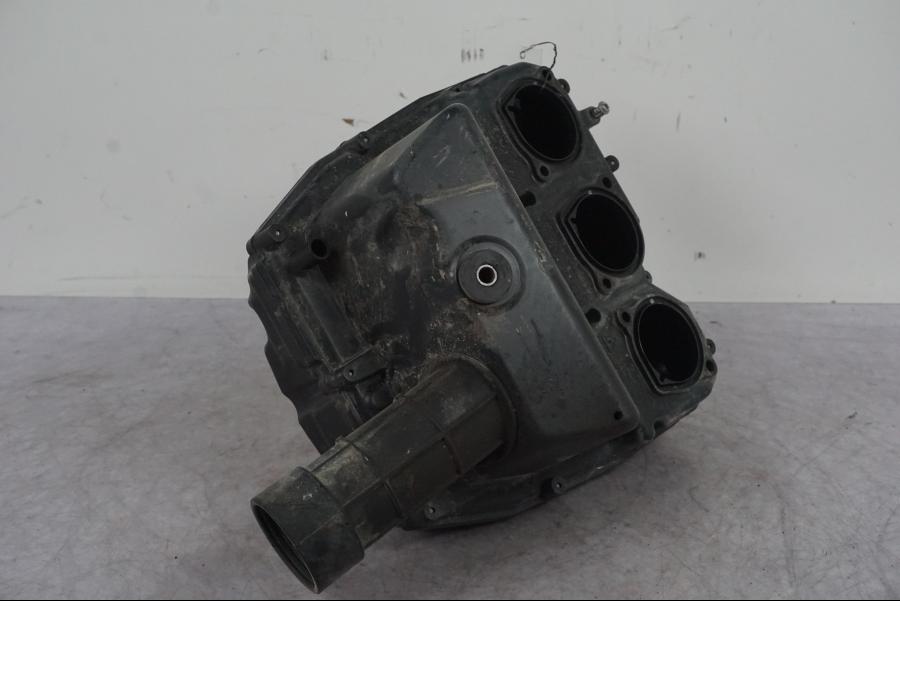 Baksidan på Luftburk från en Triumph Tiger Explorer -2016 motorcykel.