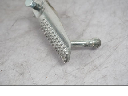 Framsidan på Fotpinne från en Yamaha MT-09 -2024 motorcykel.