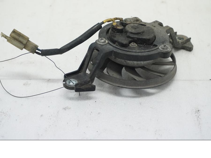 Framsidan på Vattenkylfläkt från en Yamaha YZF-R 125 -2008 motorcykel.