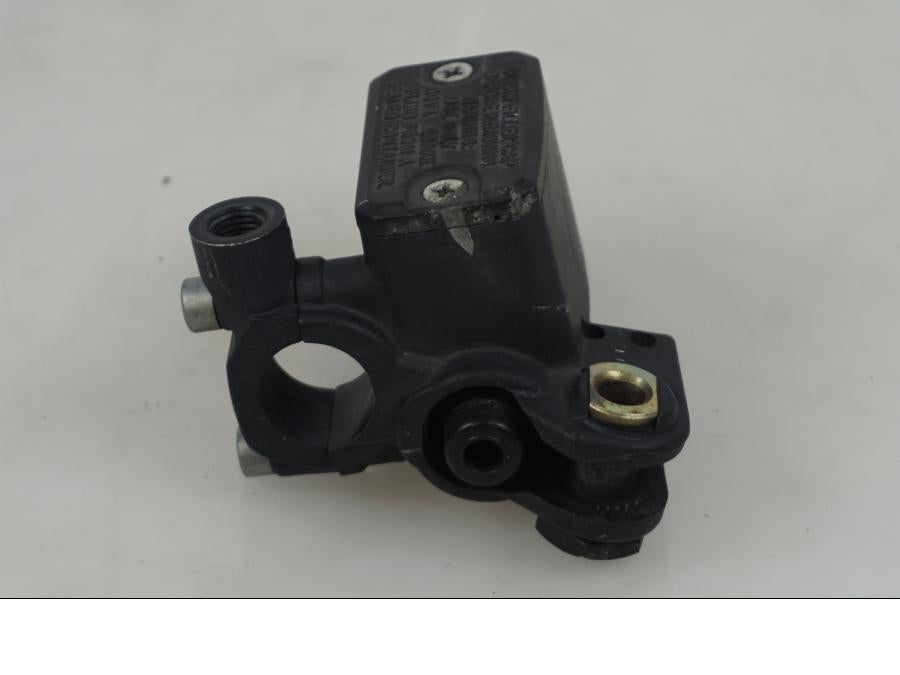 Höger sida på Bromshuvudcylinder från en Aprilia Pegaso 650 -1997 motorcykel.