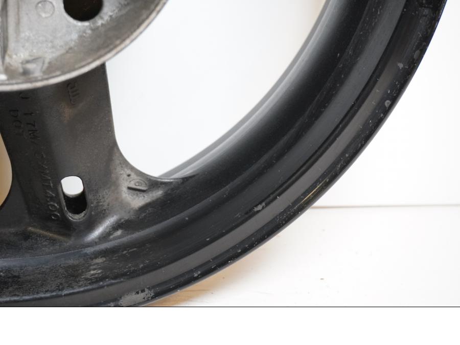 Extrabild3 på Fälg från en Suzuki DL 1000 -2006 motorcykel.