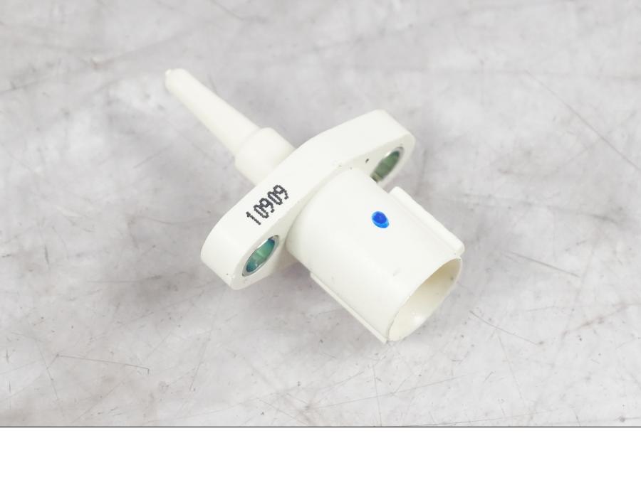 Framsidan på Luftburksensor från en KTM 1290 Super Duke R -2022 motorcykel.