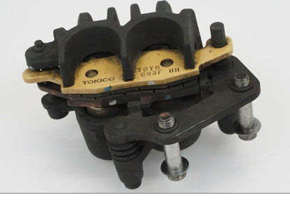 Snett nerifrån på Bromsok från en Kawasaki ER-6N -2009 motorcykel.