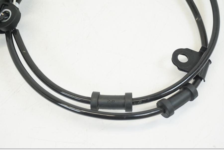 Vänster sida på ABS givare från en Yamaha MT-09 Tracer -2021 motorcykel.