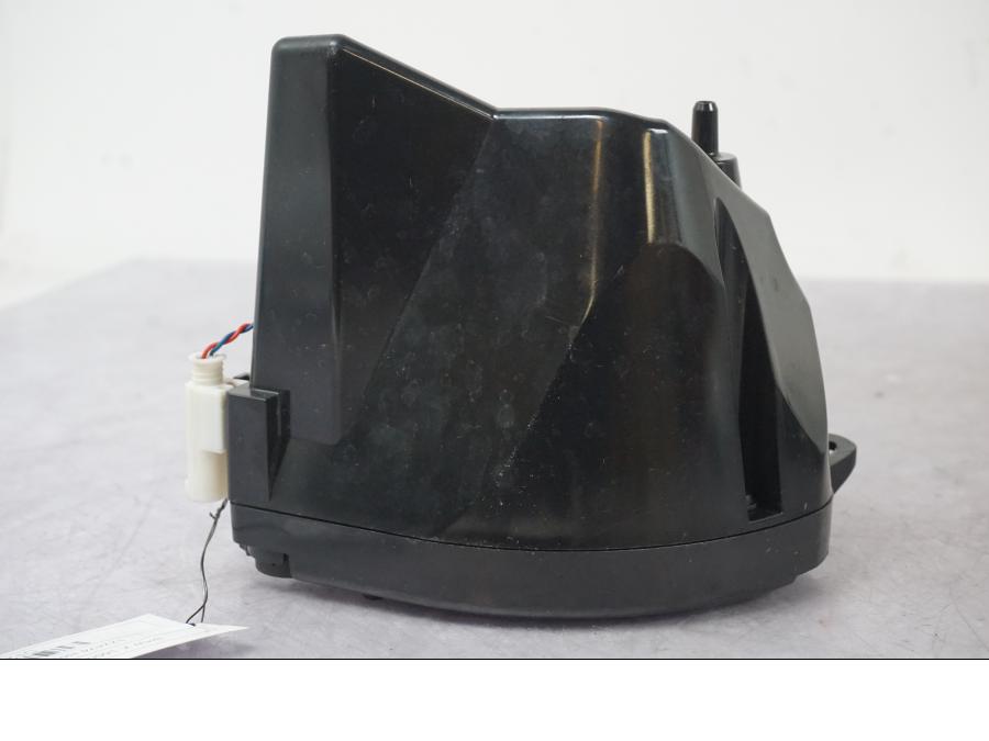 Snett nerifrån på Högtalarbox från en BMW K 1600 GTL -2015 motorcykel.