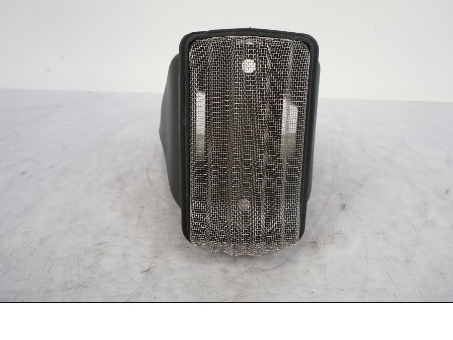 Snett uppifrån på Luftrör från en KTM 1290 Super Duke R -2023 motorcykel.