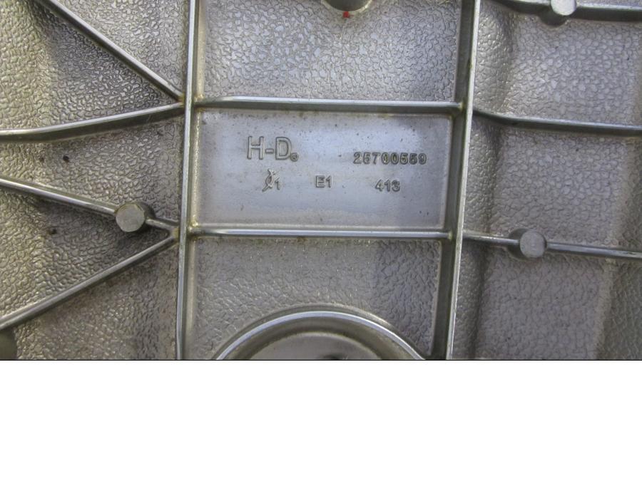 Vänster sida på Transmissionskåpa från en H-D Dyna Fat Bob FXDF -2018 motorcykel.