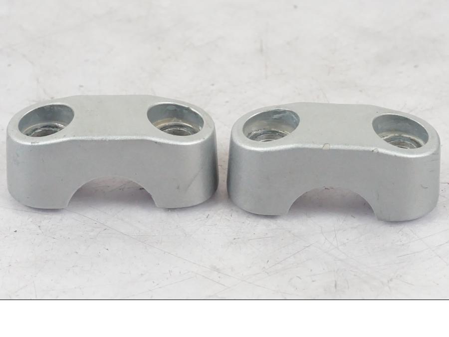 Baksidan på Gaffelkrona från en BMW R 1150 R -2004 motorcykel.