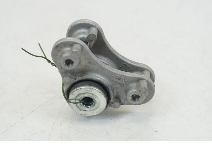 Baksidan på Bensintankfäste från en Yamaha XT 1200 A -2010 motorcykel.