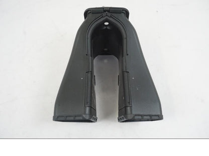 Snett nerifrån på Luftburksnorkel från en KTM 1290 Super Duke R EVO -2023 motorcykel.