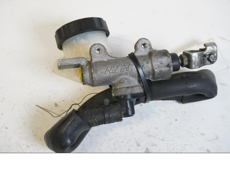 Framsidan på Bromshuvudcylinder från en Honda CBR 1100 XX -2000 motorcykel.