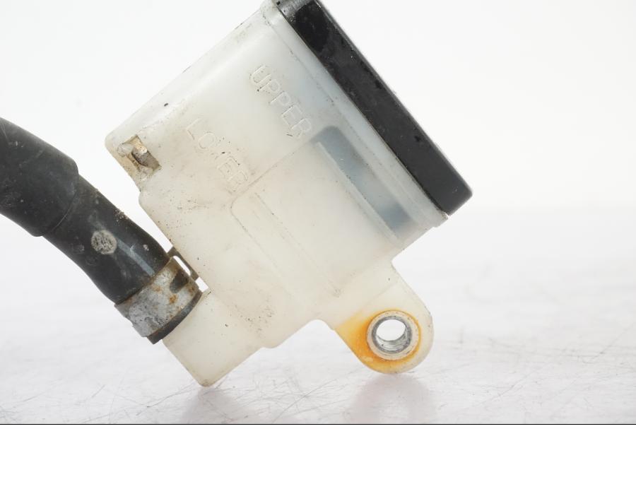 Vänster sida på Bromshuvudcylinder från en Suzuki GSX-R 750 -2007 motorcykel.