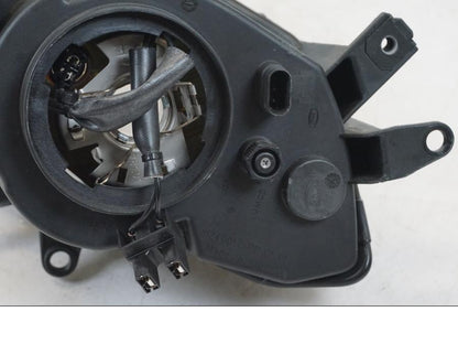 Snett nerifrån på Strålkastare från en BMW S 1000 XR -2014 motorcykel.