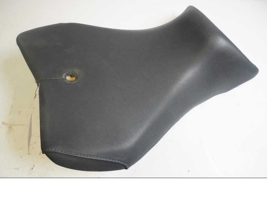 Baksidan på Sadel från en Yamaha YZF-R 125 -2008 motorcykel.