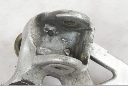 Baksidan på Fotpinnefäste från en Honda CBR 1000 F -1999 motorcykel.