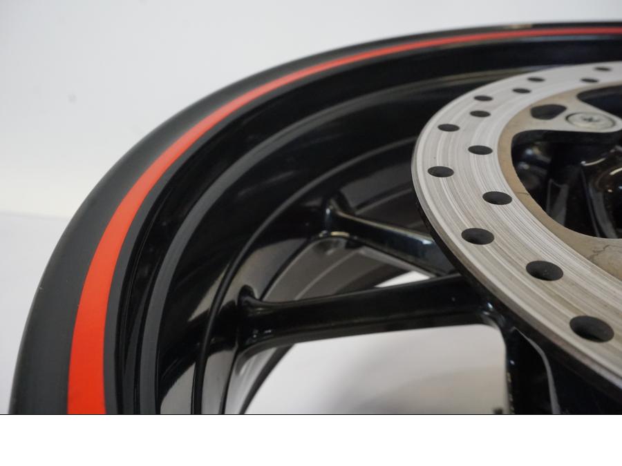 Höger sida på Hjulpaket från en BMW S 1000 XR -2019 motorcykel.