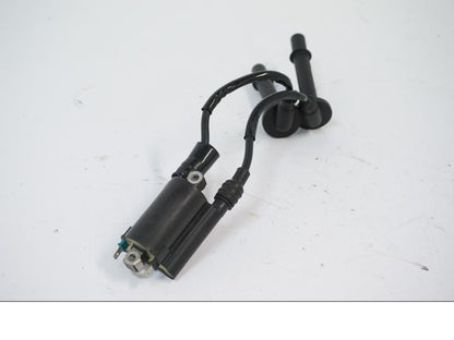 Snett nerifrån på Tändspole från en Honda CB 650 R -2019 motorcykel.