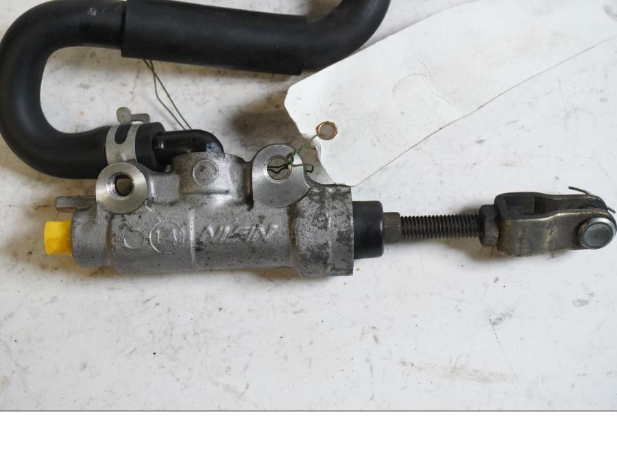 Baksidan på Bromshuvudcylinder från en Kawasaki ZR-X 1200 S -2001 motorcykel.