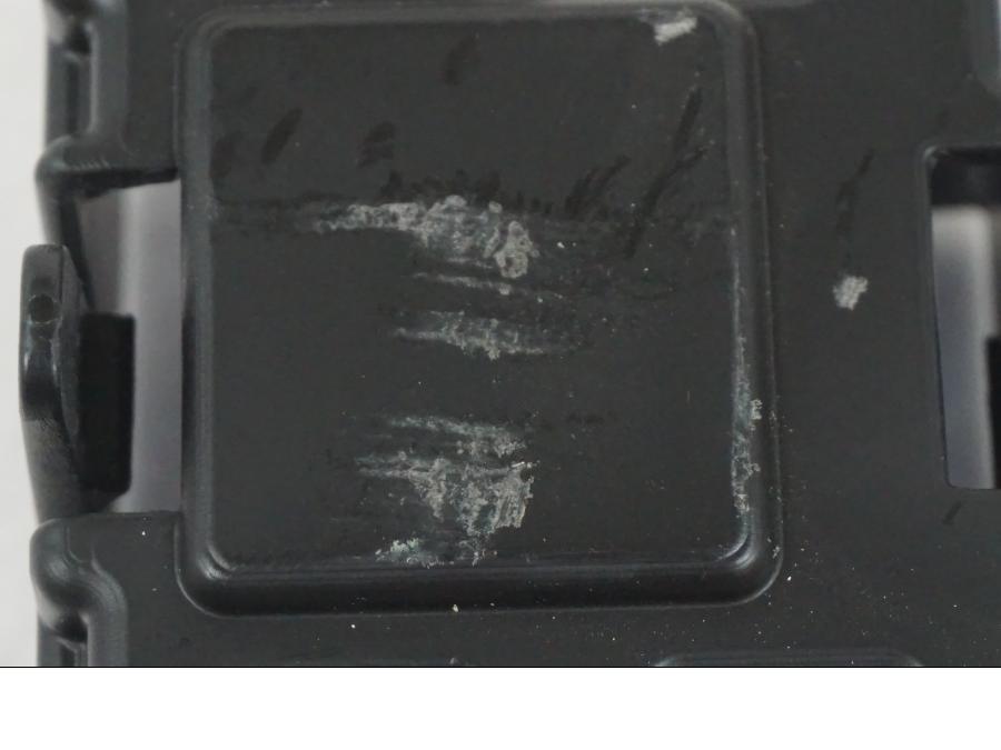 Höger sida på Sadellås från en KTM 1290 Super Duke R EVO -2023 motorcykel.