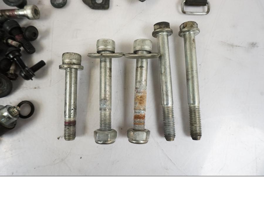 Höger sida på Skruv / Mutter etc från en KTM 125 Duke -2017 motorcykel.