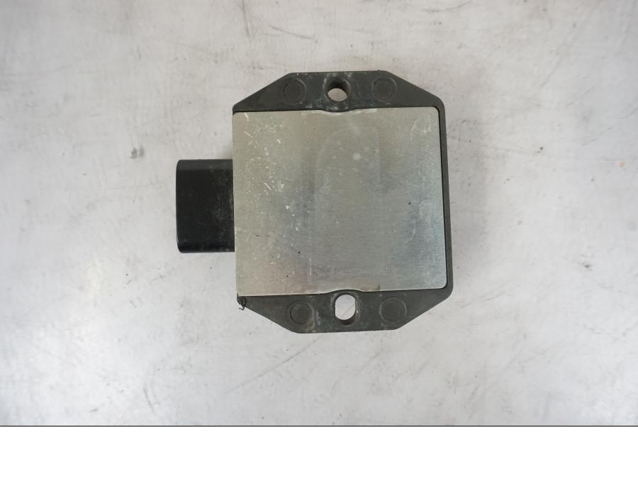 Snett nerifrån på Likriktare från en KTM 1290 Super Duke R -2021 motorcykel.