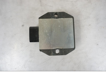 Snett nerifrån på Likriktare från en KTM 1290 Super Duke R -2021 motorcykel.