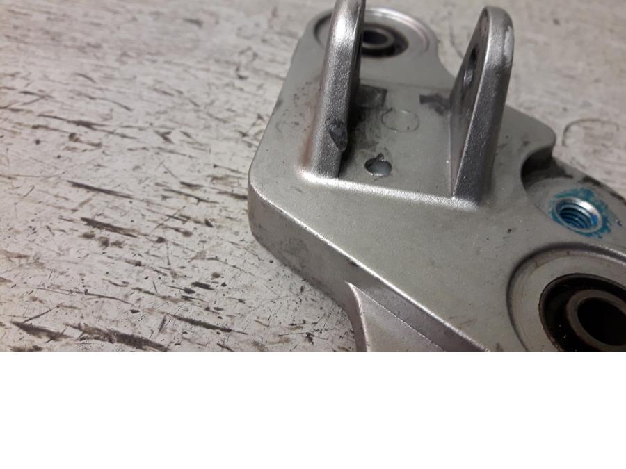 Baksidan på Fotpinnefäste från en Yamaha MT-07 -2017 motorcykel.