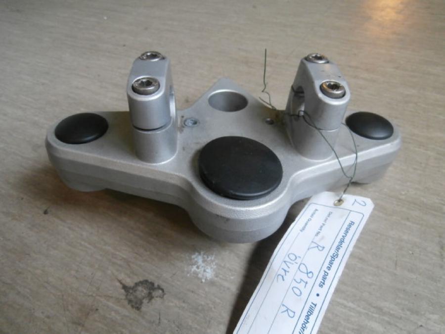 Vänster sida på Gaffelkrona från en BMW R 850 R -2004 motorcykel.