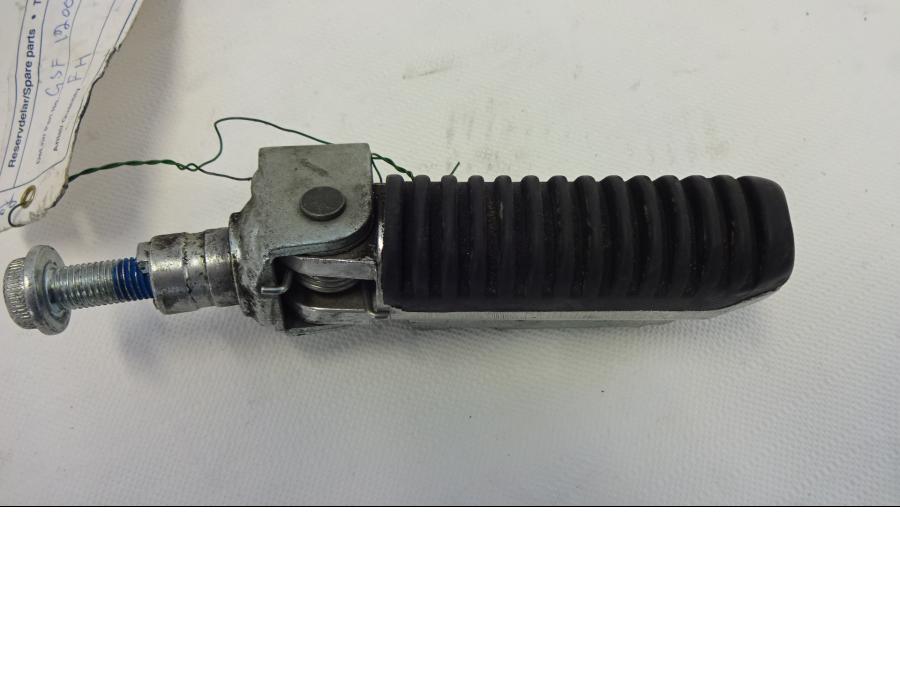 Höger sida på Fotpinne från en Suzuki GSF 1200 -2005 motorcykel.