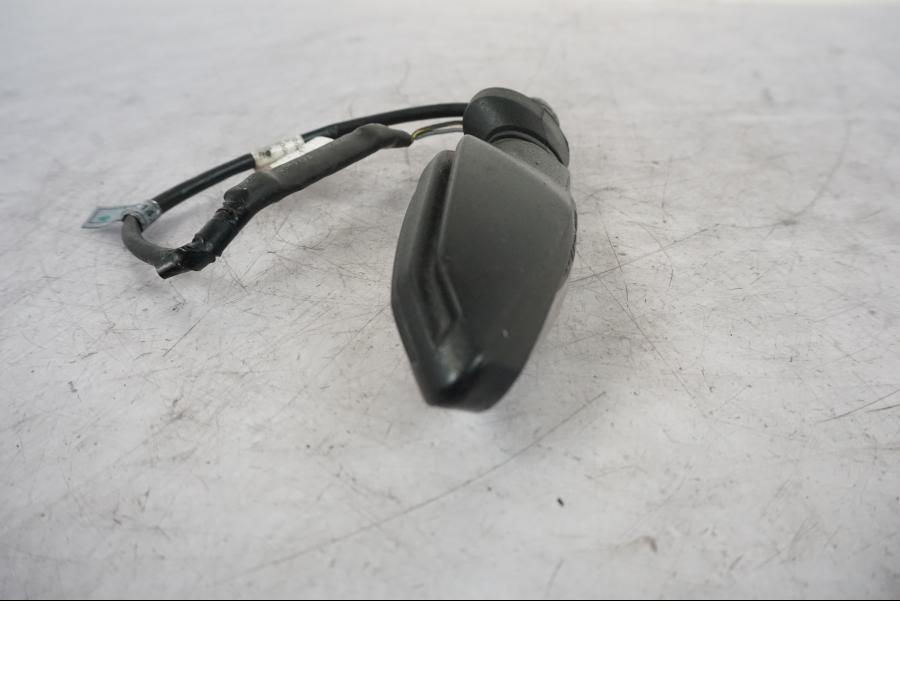 Snett uppifrån på Blinkers LED från en KTM 690 Duke -2014 motorcykel.