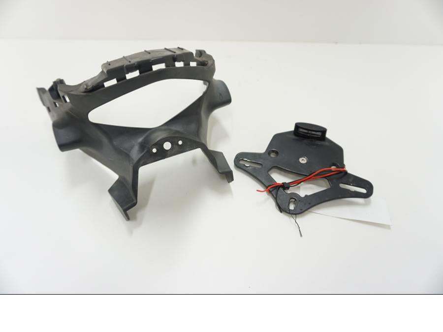 Framsidan på Skylthållare från en Honda CBR 500 R -2013 motorcykel.