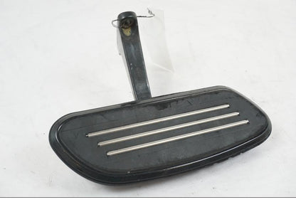 Framsidan på Fotpinneplatta från en H-D Street Glide FLHX -2012 motorcykel.