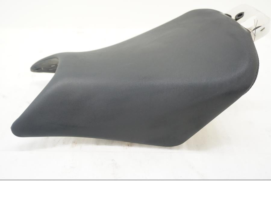 Baksidan på Sadel från en Honda CBR 500 R -2013 motorcykel.