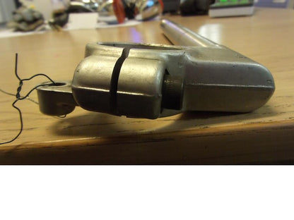 Höger sida på Styre från en Suzuki GSX-R 750 -1988 motorcykel.