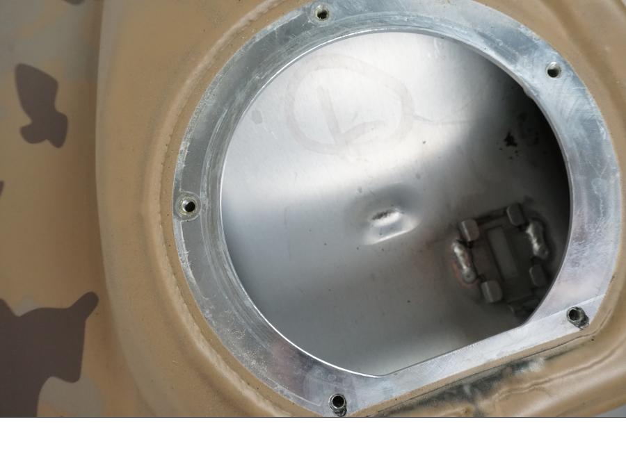 Vänster sida på Bensintank från en H-D Adventure Pan America Special RA1250S -2021 motorcykel.