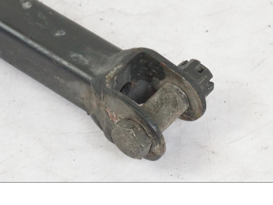 Baksidan på Bromslänkage från en Suzuki GSX 550 EF -1985 motorcykel.