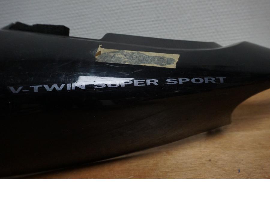 Baksidan på Bakvinge från en Suzuki TL 1000 S -1999 motorcykel.