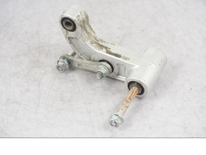 Höger sida på Stötdämparlänkage från en Yamaha MT-09 -2016 motorcykel.