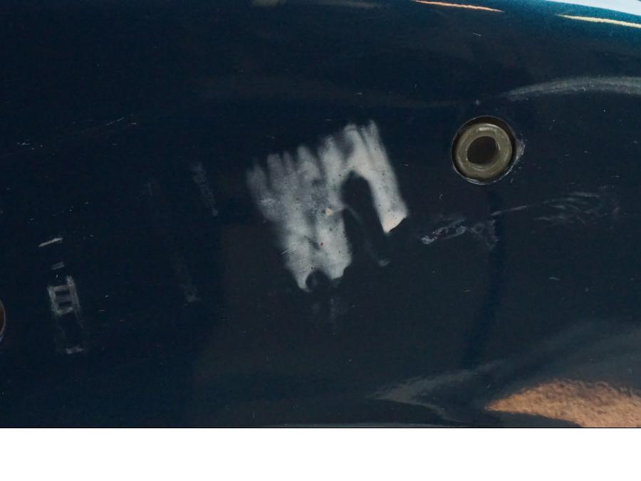 Extrabild3 på <p>Bakskärm från Suzuki VZ 800 1997.</p>

<p>Med invändigt stag, mindre lackskador, repor och en spricka höger fram se bilder.</p> motorcykel.