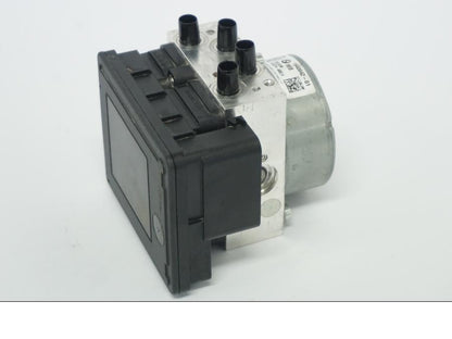 Baksidan på ABS Modulator från en BMW R 1250 GS -2022 motorcykel.