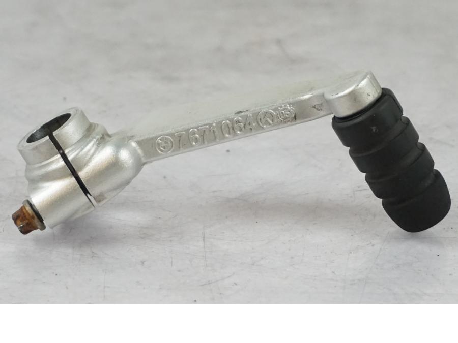 Vänster sida på Växelpedal från en BMW R 1200 R -2007 motorcykel.