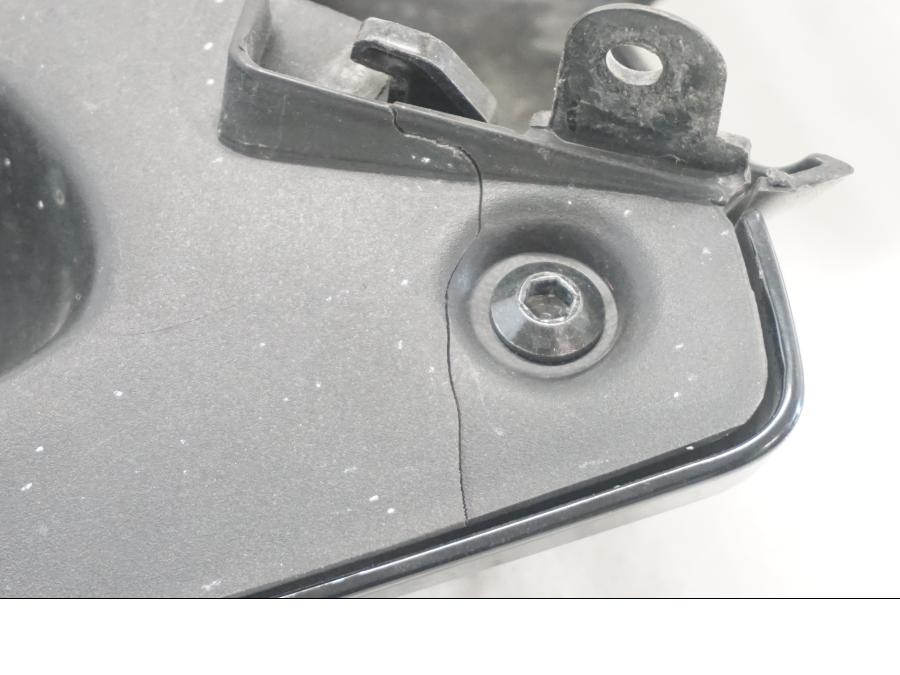 Höger sida på Sidkåpa från en Honda CBR 500 R -2013 motorcykel.