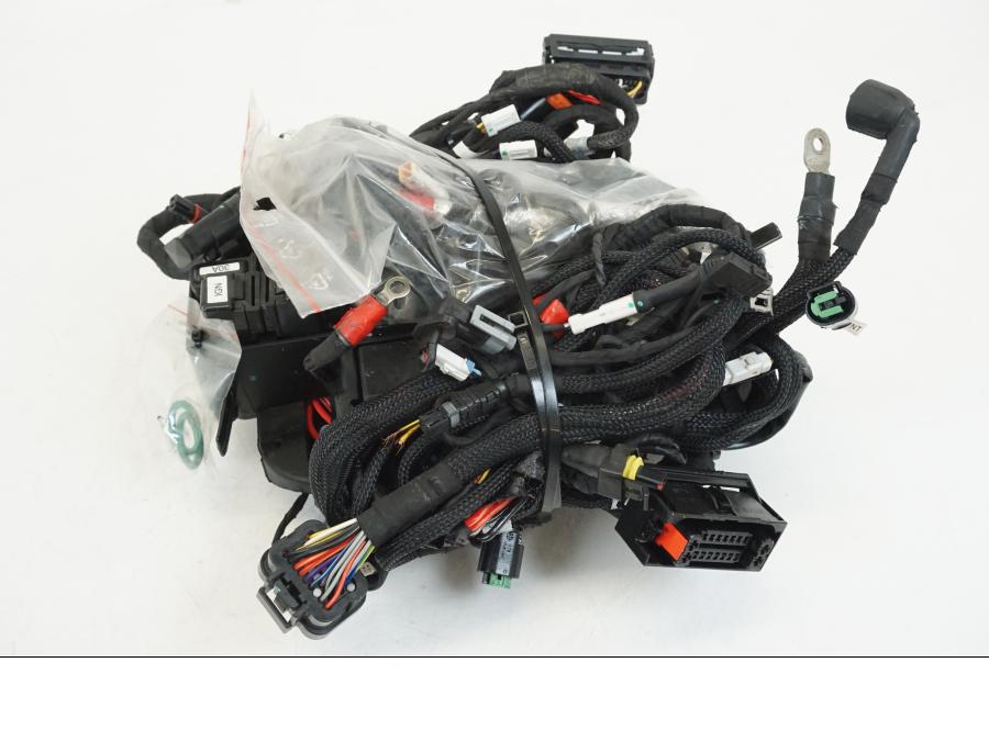 Höger sida på Kabelstam från en Ducati Streetfighter V4 -2020 motorcykel.