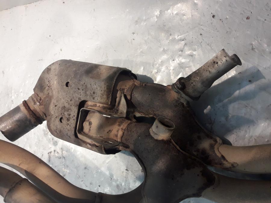 Höger sida på Grenrör från en Honda VFR 800 -2000 motorcykel.