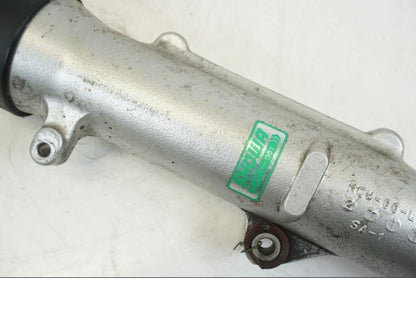 Vänster sida på Gaffelben från en Honda VFR 800 -2003 motorcykel.