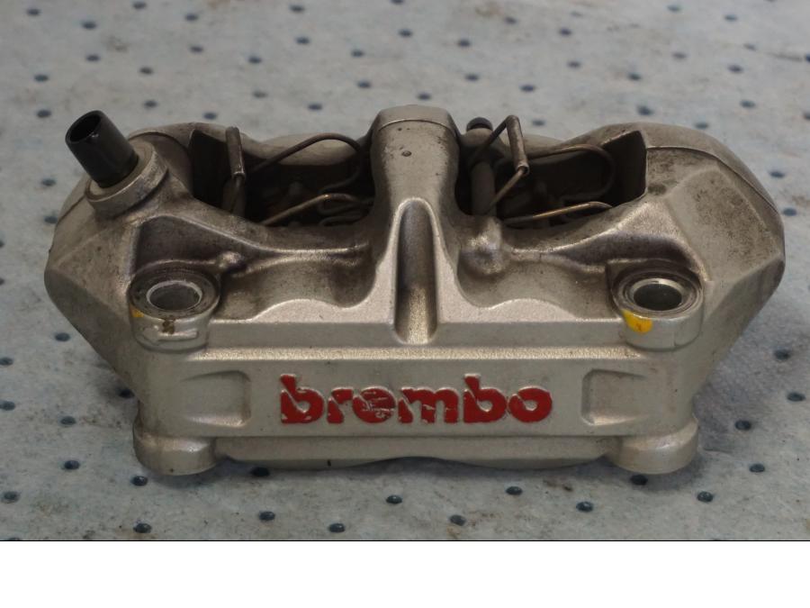 Framsidan på Bromsok från en KTM 690 Duke -2008 motorcykel.