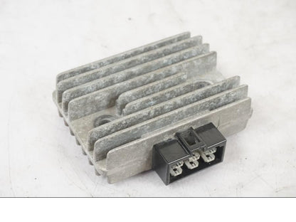 Framsidan på Likriktare från en Kawasaki KL 650A -1987 motorcykel.