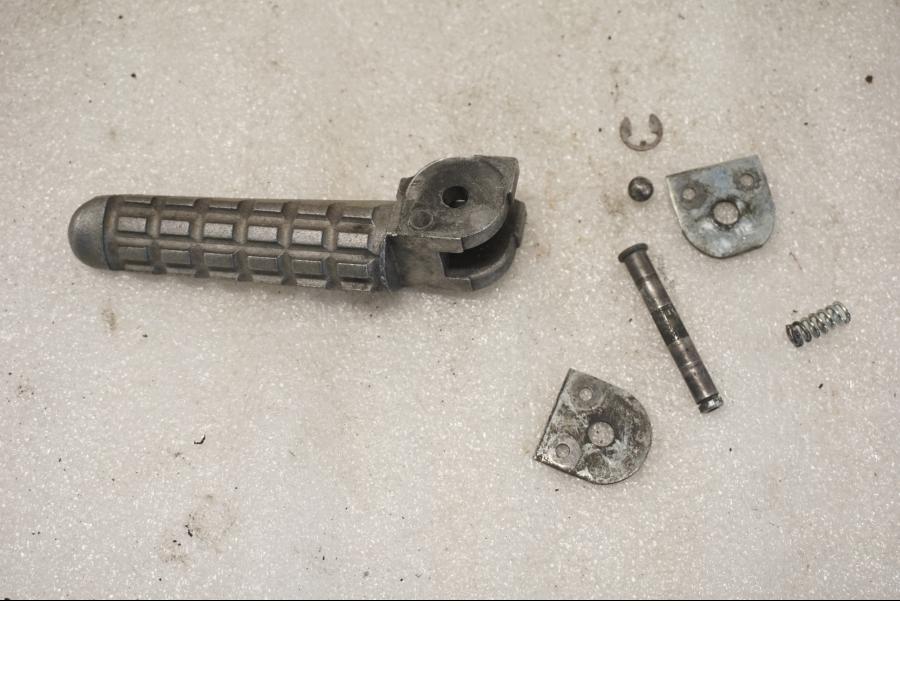 Framsidan på Fotpinne från en Ducati Monster 796 -2013 motorcykel.