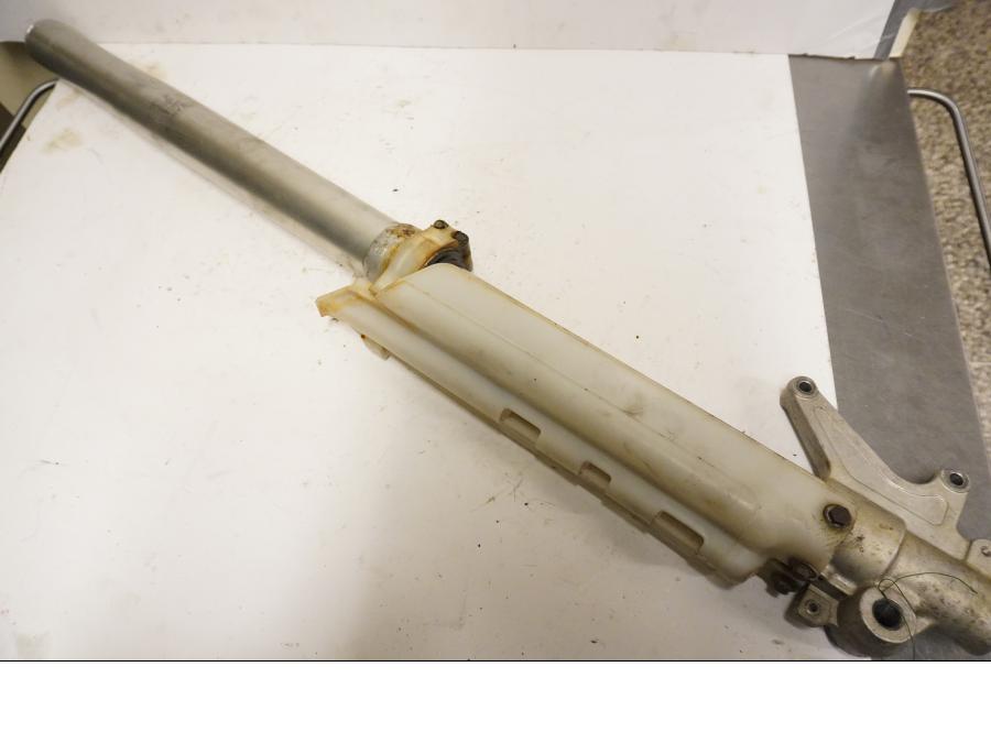 Framsidan på Gaffelben från en Kawasaki KLX 650 -1993 motorcykel.