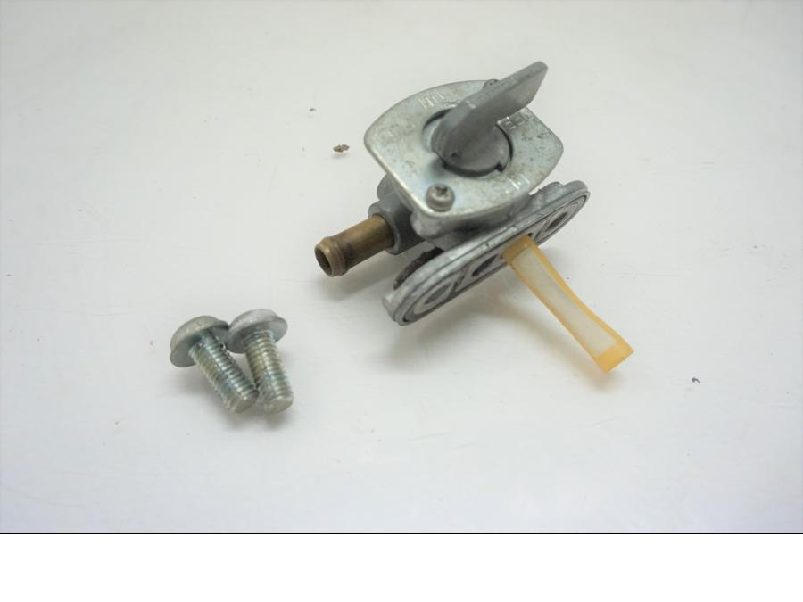 Höger sida på Bensinkran från en Yamaha XVZ 1300 -1997 motorcykel.